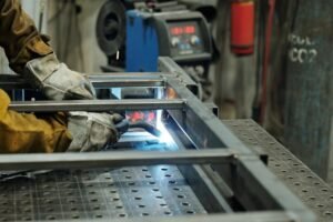 Proses Produksi di Pabrik Aluminium Extrusion Tangerang mulai Dari proses Ekstrusi hingga Finishing aluminium, fabrikasi aluminium