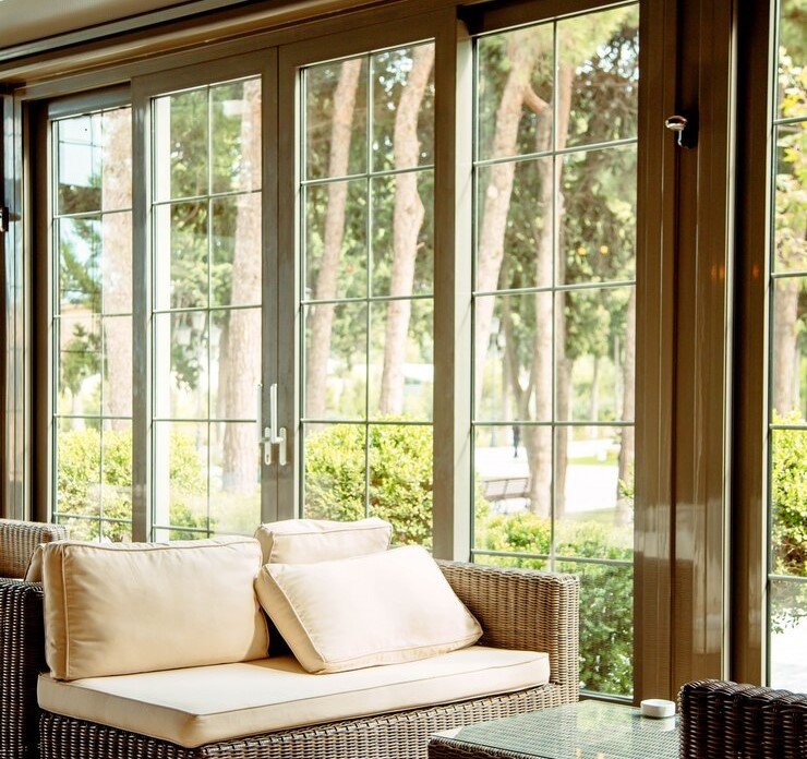 5 Model Pintu Aluminium Mewah | Desain Modern Tampilan Eksklusif 19 Ilusturasi Kusen Berlapis Kayu