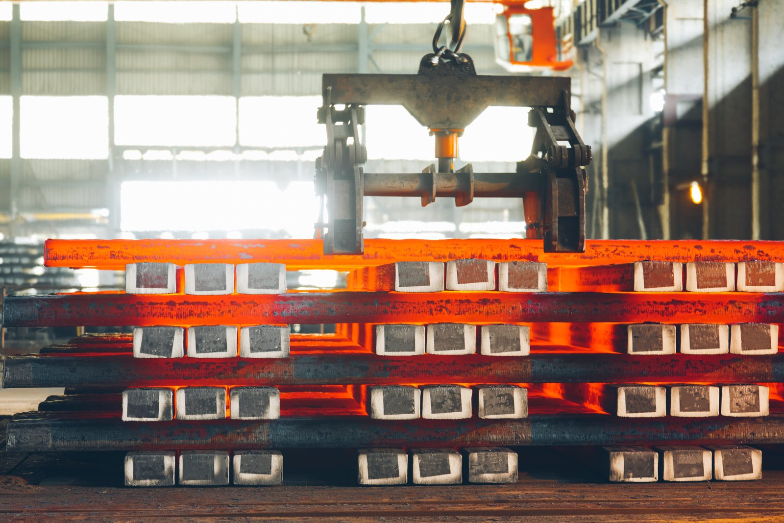 Mengintip Pabrik Pembuatan Aluminium Extrusion: menjelaskan Cara Kerja dan Standar Kualitas