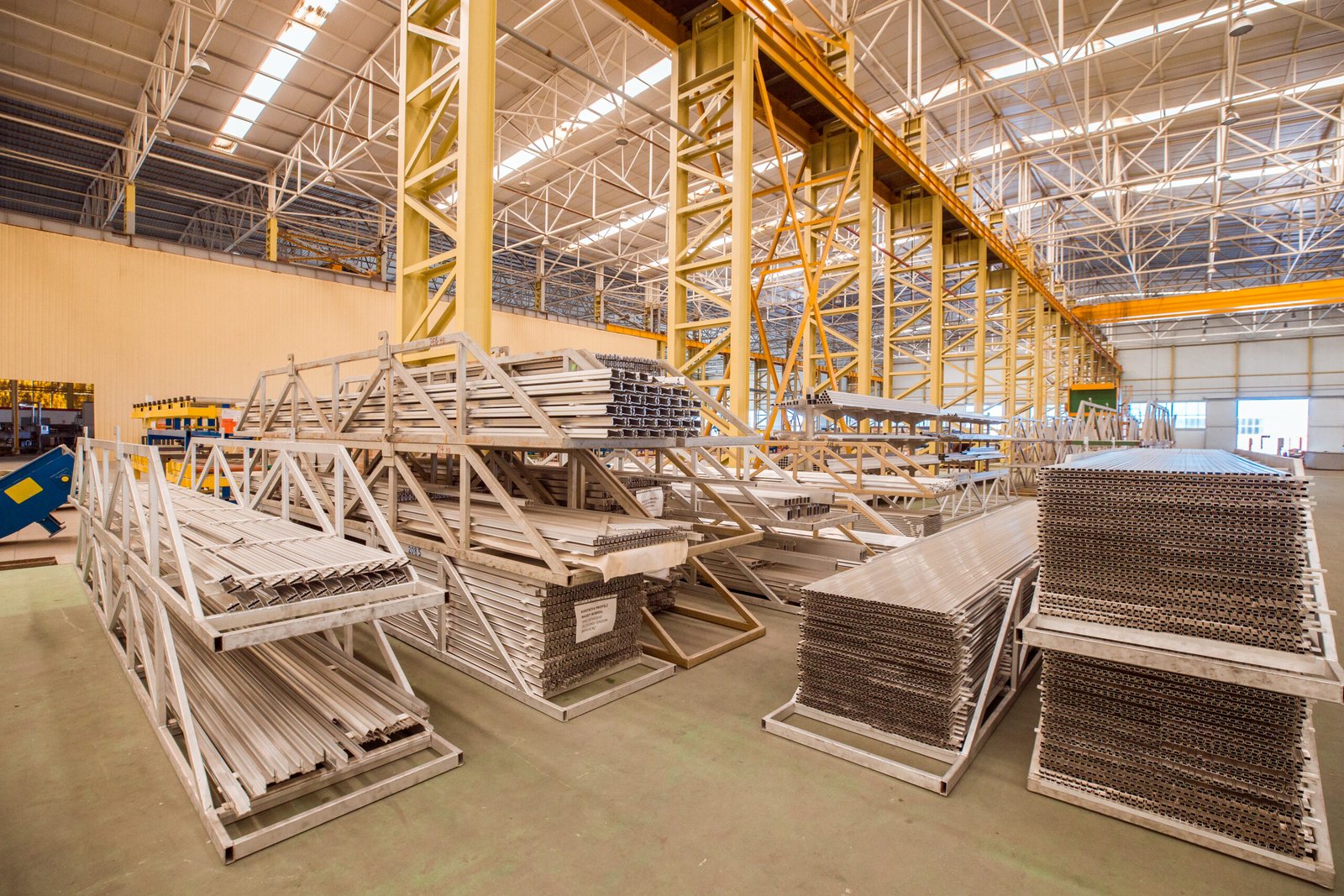 Fasilitas Manufaktur Aluminium Modern Jaya Abadi Sinar Alumindo sebagai Solusi Industri EV & Konstruksi
