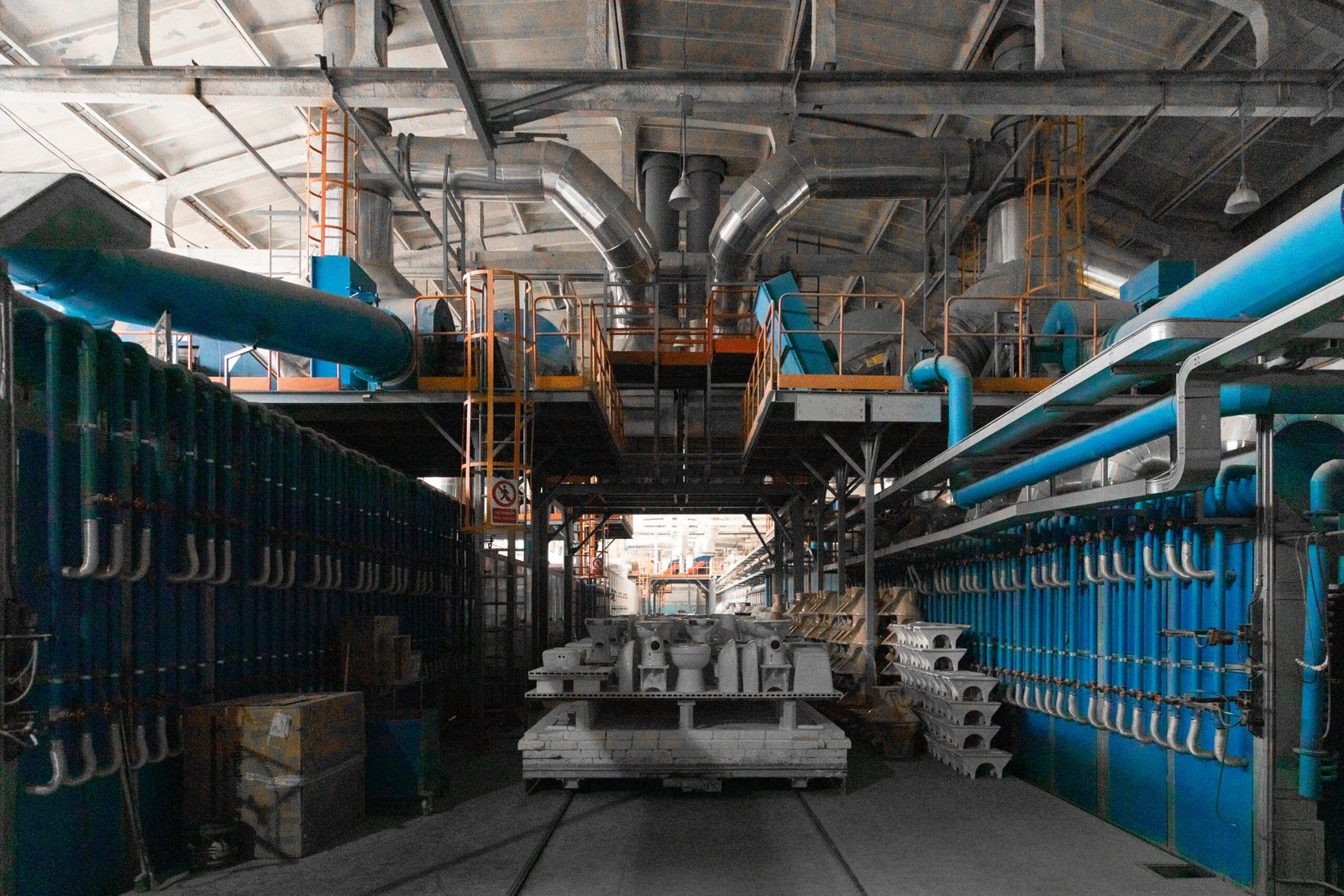 Jaya Abadi Sinar Alumindo sebagai Pabrik Aluminium Extrusion Terdepan: Inovasi & Efisiensi untuk Proyek Anda