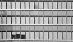 Jaya Abadi Sinar Alumindo: Aplikator Aluminium Extrusion Instalasi Dinding Partisi Lebih Cepat