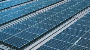 Jaya Abadi Sinar Alumindo: Pabrik Aluminium Custom untuk PLTS (Pembangkit Listrik Tenaga Surya)