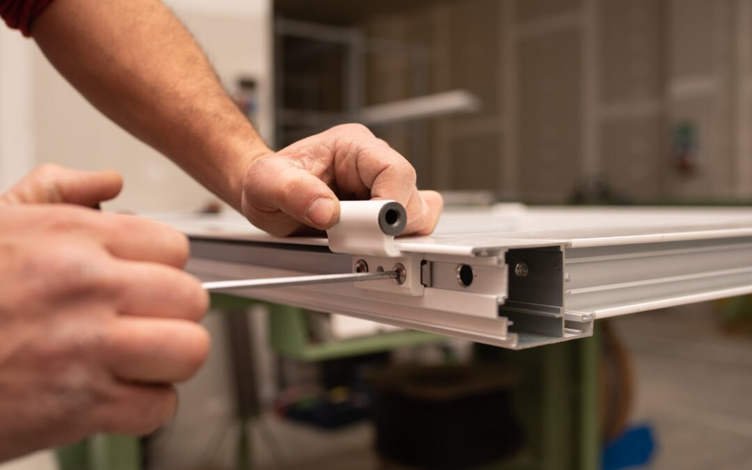 Jasa Fabrikasi Kusen Aluminium Custom: Presisi Sudut dan Pemasangan Cepat