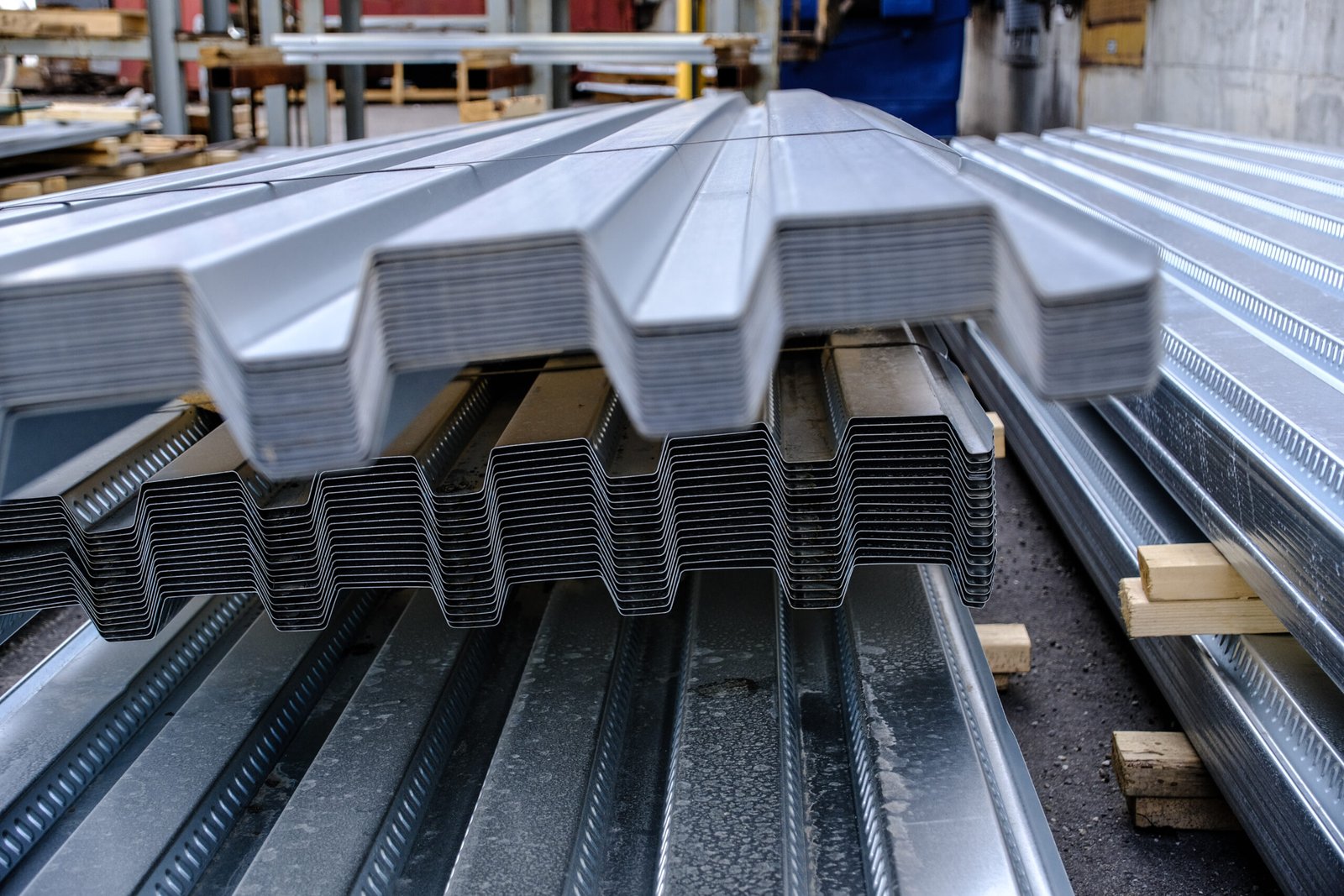 Memilih Ketebalan Aluminium Composite Panel (Acp) Berdasarkan Ketinggian Gedung