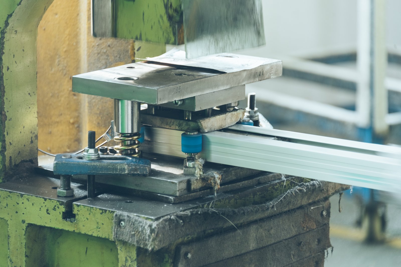 Gambar Proses Pembuatan Molding Aluminium Custom