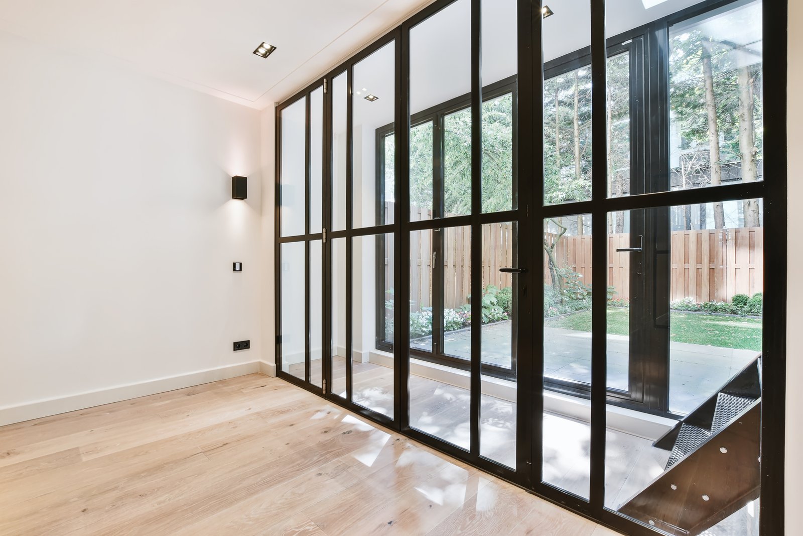 Kusen Pintu / Jendela Aluminium Rumah Mewah