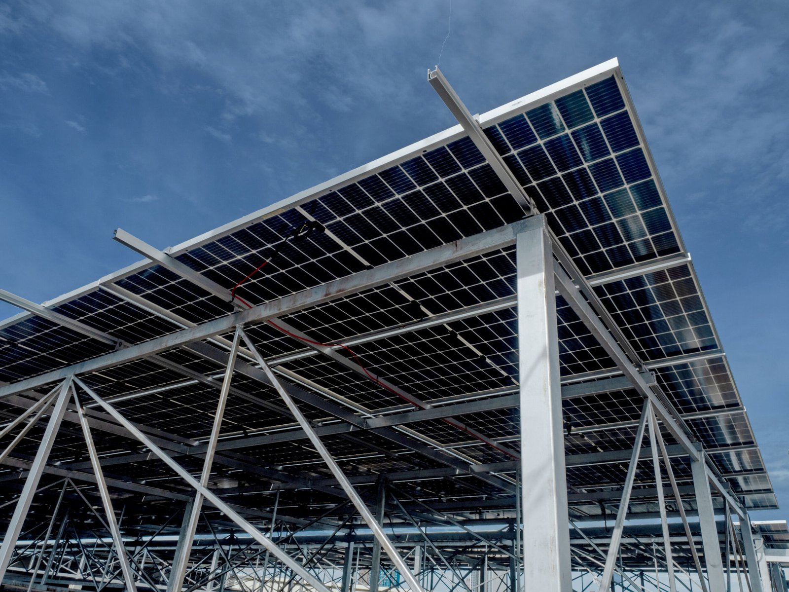 Rangka Aluminium Solar Panel Untuk Plts Skala Besar