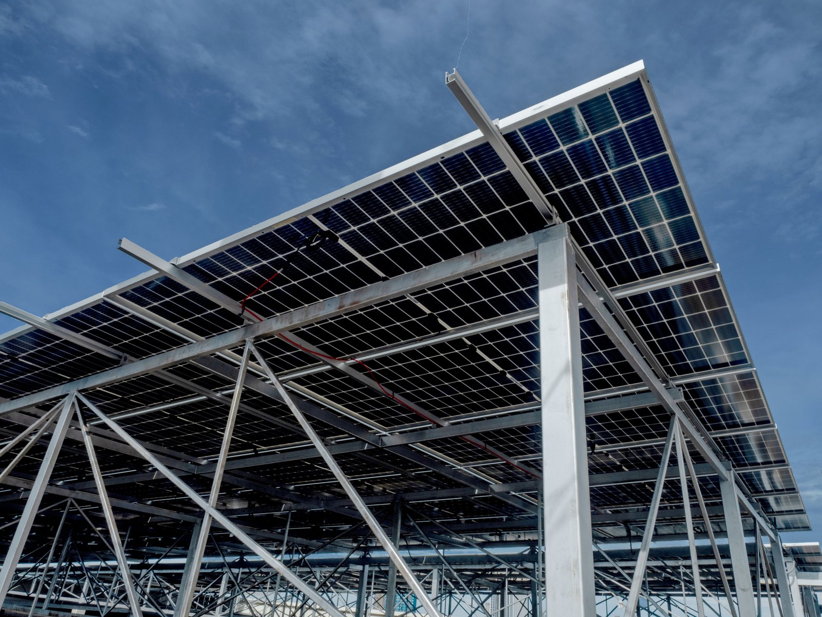 Rangka Aluminium Solar Panel Untuk Plts Skala Besar