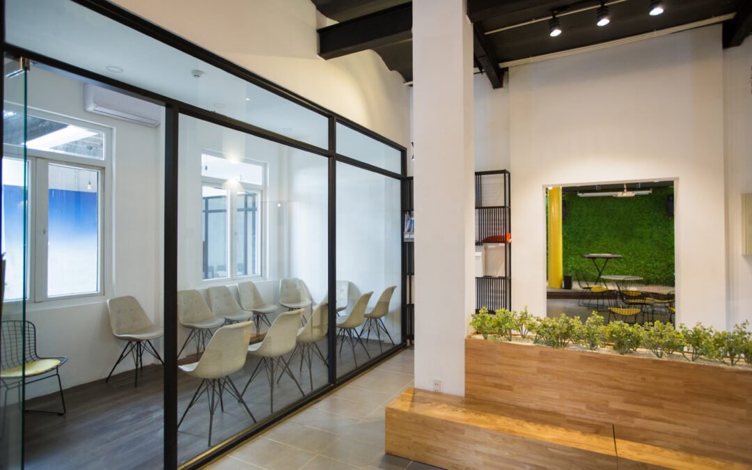 gambar partisi aluminium kantor dari penyedia jasa fabrikasi aluminium Jaya Abadi Sinar Alumindo