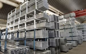 Stok Profil Hollow Aluminium Di Rak Gudang