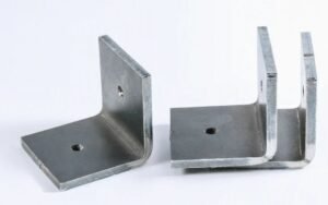 Dua Bracket Siku Logam Berlubang Sebagai Ilustrasi Custom Siku Aluminium Kecil 1X1 Cm Dan 7X7 Mm Untuk List Sudut